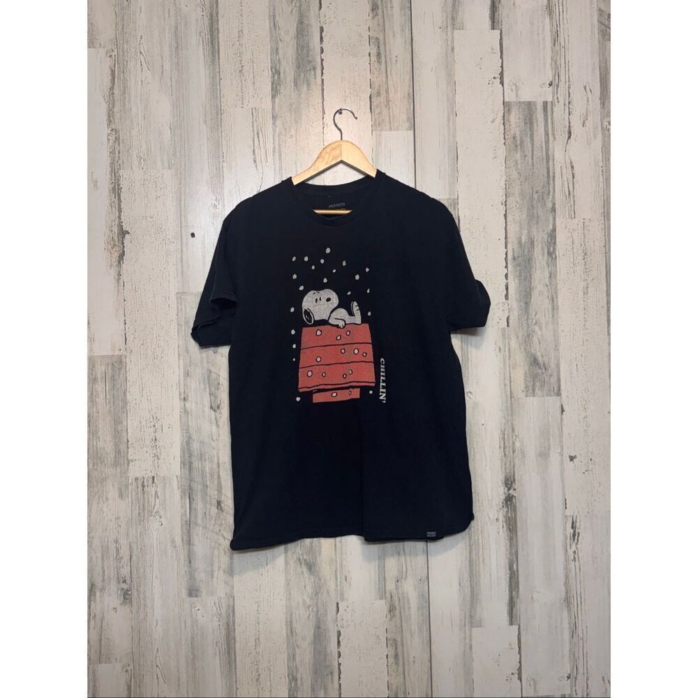 Peanuts Snoopy Chillin’ Graphic T-Shirt Black Size L Cartoon Tee